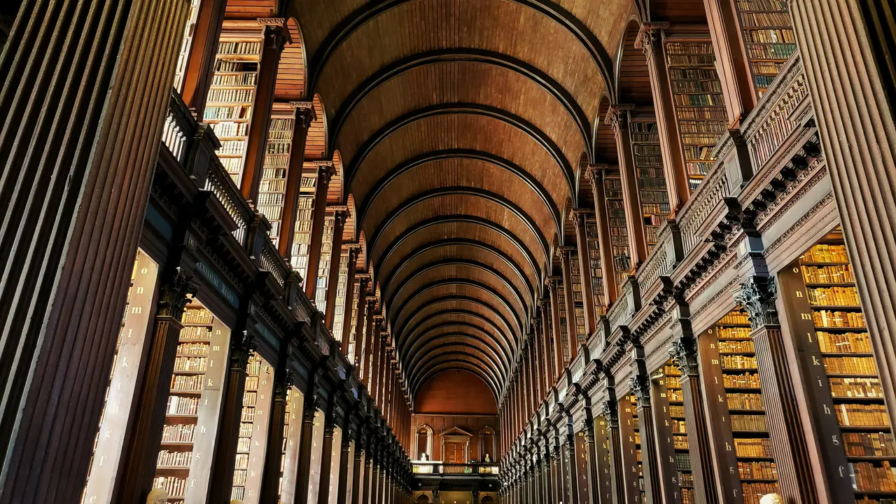 5 Perpustakaan Paling Indah di Dunia 2025, Ada yang Serasa di Hogwarts