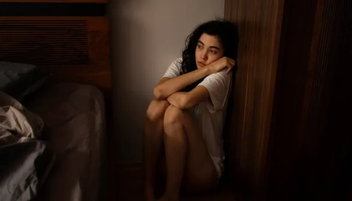 6 Gejala Kecemasan Sosial yang Sering Keliru Dikira Rasa Malu Biasa