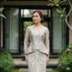 7 Inspirasi Kebaya Modern Brokat Batik dan Rok Lilit Batik, Elegan Serta Nyaman untuk Segala Acara