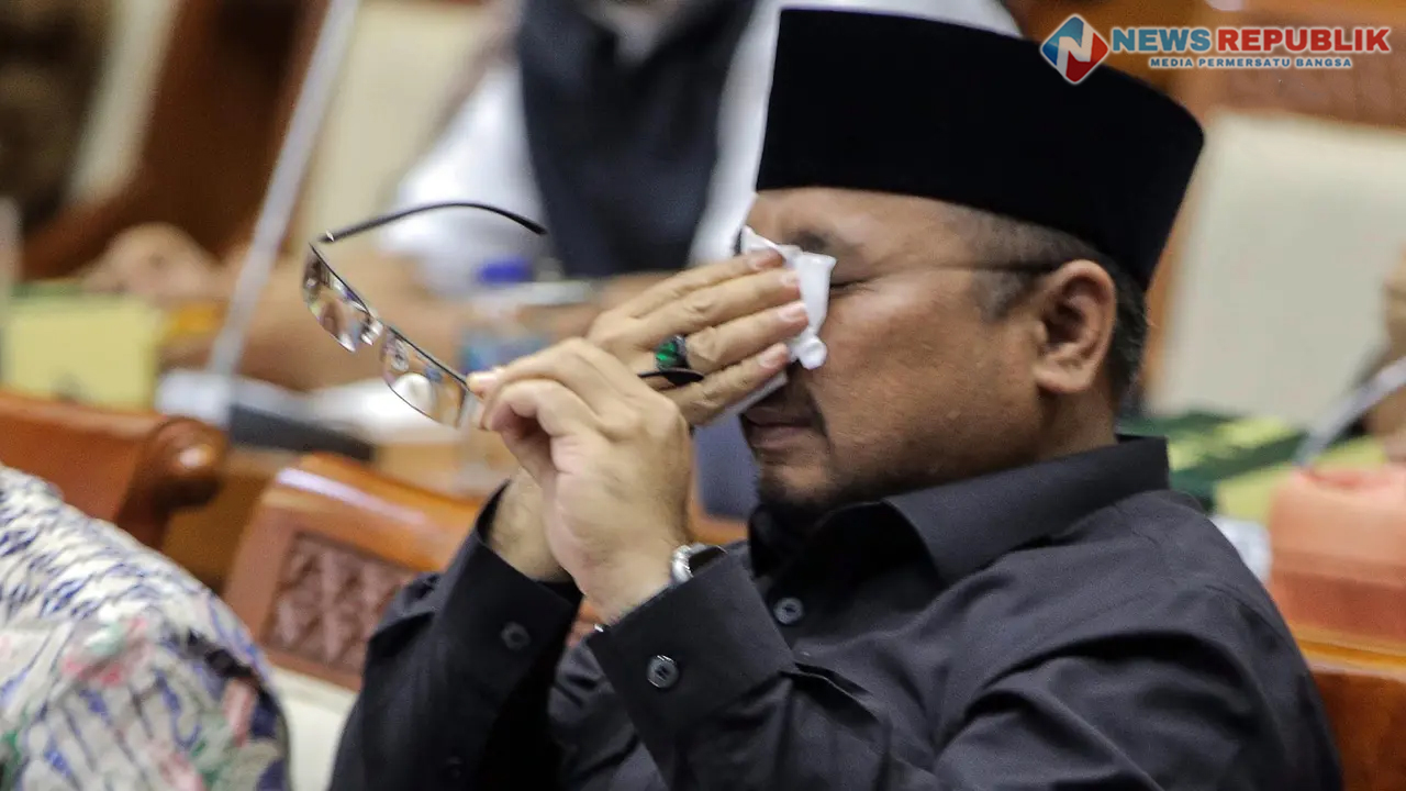 Yaqut Cholil Qoumas saat mengikuti rapat panja bersama Komisi VIII DPR RI di kompleks Parlemen, Senayan, Jakarta. Saat itu Yaqut masih berstatus sebagai Menteri Agama.