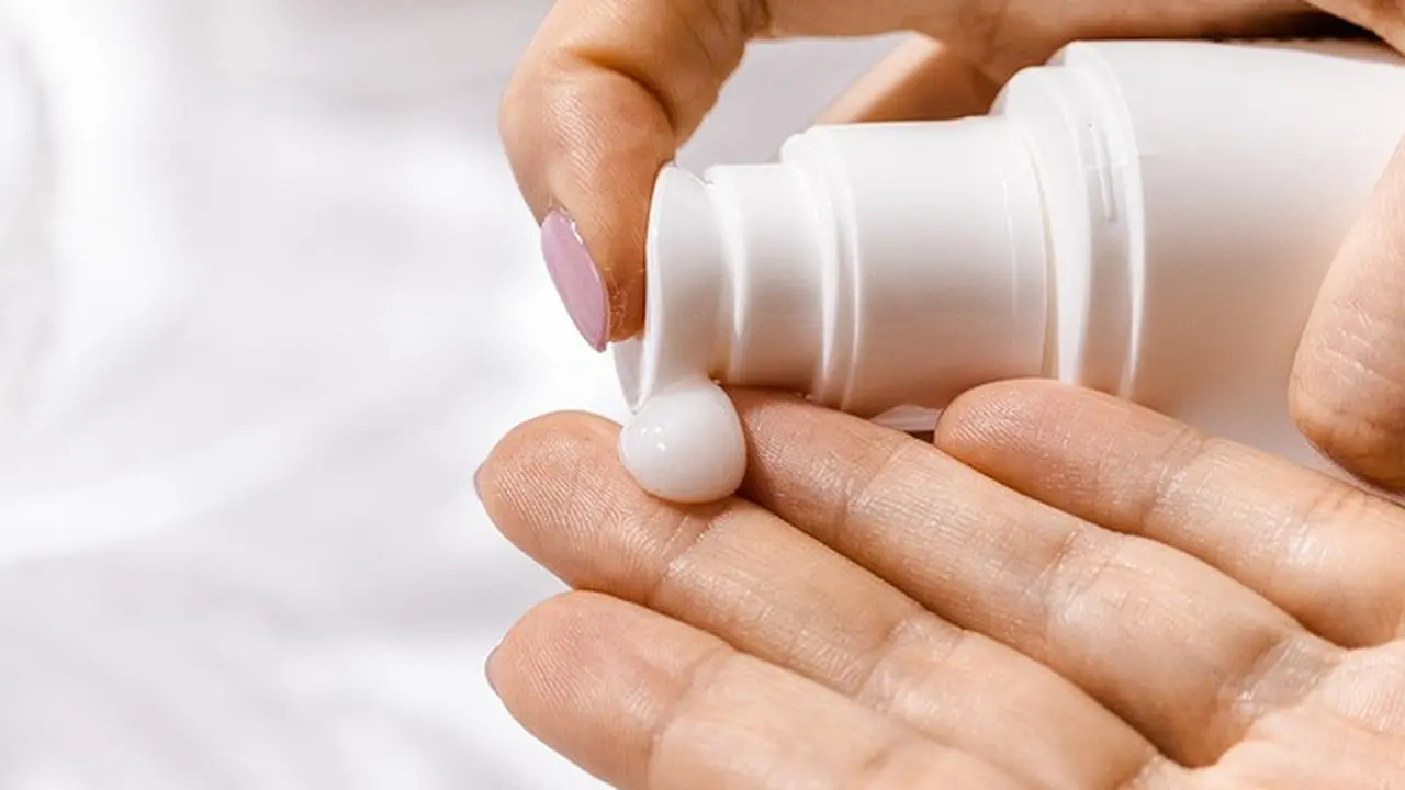 Alasan Memilih Body Serum dan Perbedaannya dengan Lotion Biasa