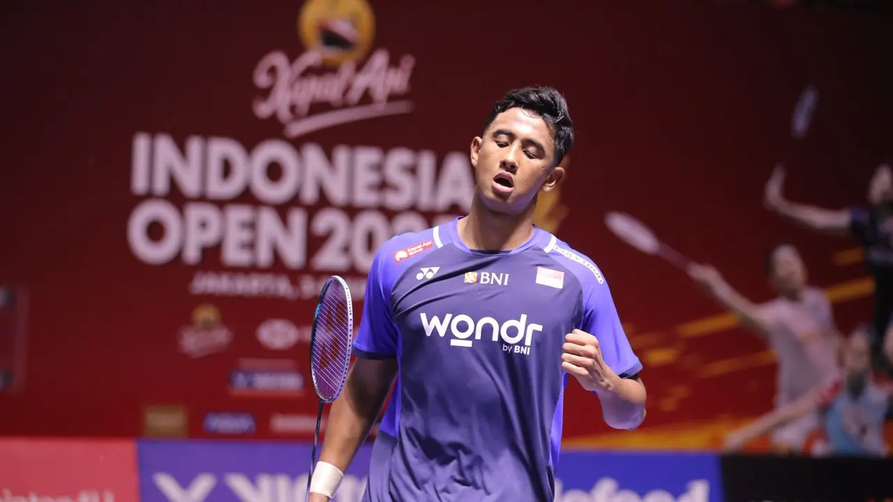 Alwi Farhan Tampil Perdana di Kejuaraan Dunia Bulu Tangkis 2025, Gantikan Viktor Axelsen