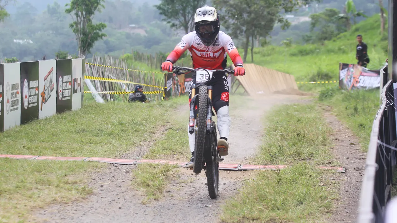 Comeback Gemilang Rendy Varera Sanjaya Ubah Peta Persaingan Indonesian Downhill 2025