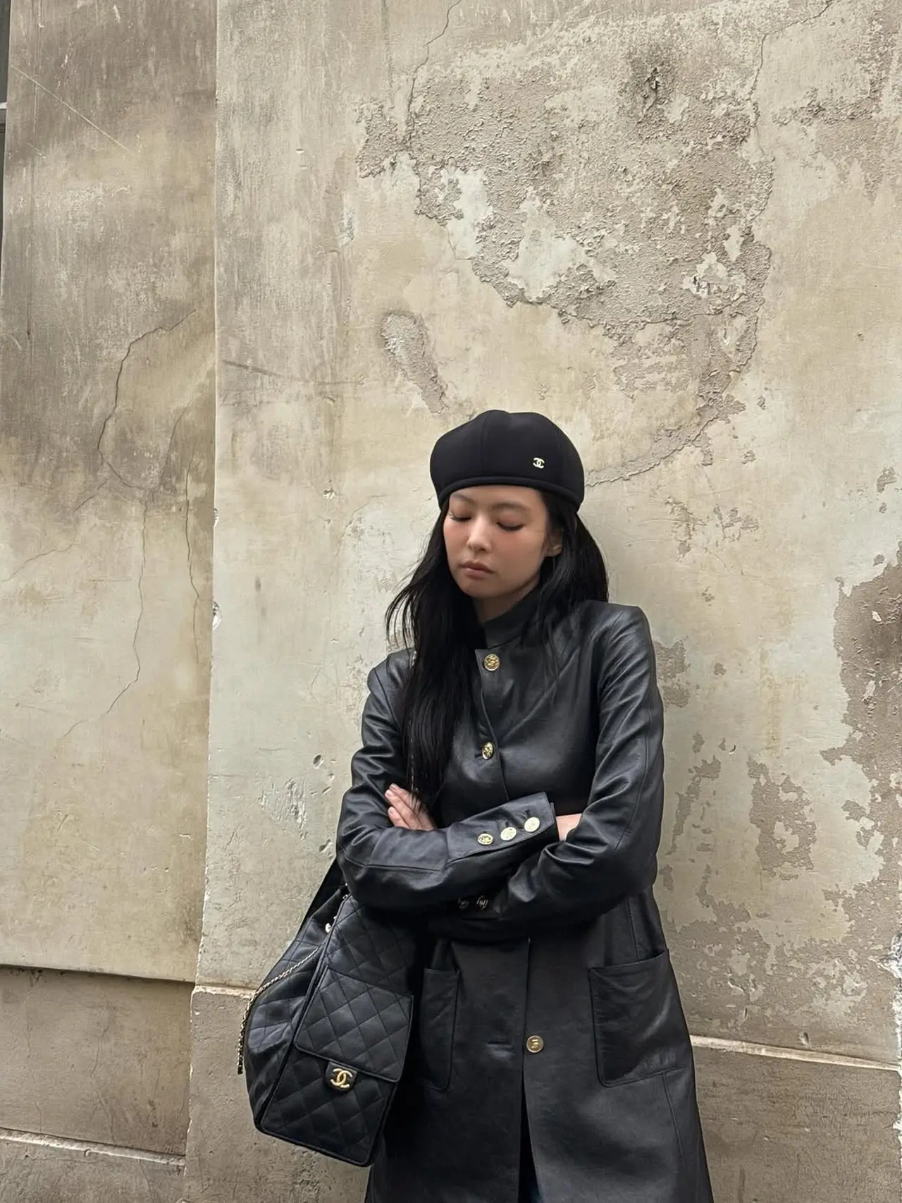 Deretan Gaya Serba Hitam Jennie BLACKPINK, Tampil Ikonis sebagai Human Chanel