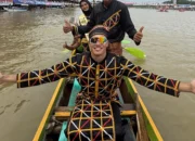 Influencer Malaysia Aisar Khaled Meriahkan Festival Pacu Jalur 2025 di Kuantan Singingi