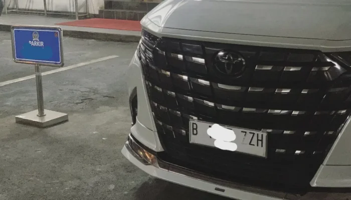 Mobil Dinas Diserang Massa Saat Demo Ricuh, Anggota DPR Tetap Tenang dan Masih Pakai Pelat Khusus
