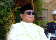 Prabowo Tampil Berwibawa dengan Kacamata Hitam di Upacara HUT ke-80 RI