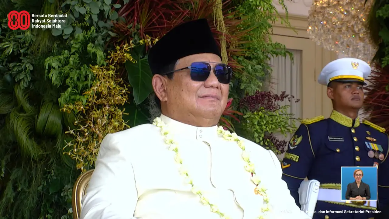 Prabowo Tampil Berwibawa dengan Kacamata Hitam di Upacara HUT ke-80 RI