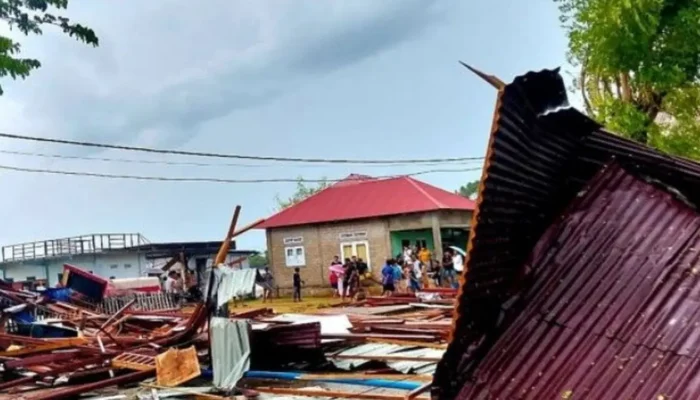 Puting Beliung Terjang Ponelo Kepulauan, Bangunan Pemerintah dan Rumah Warga Rusak