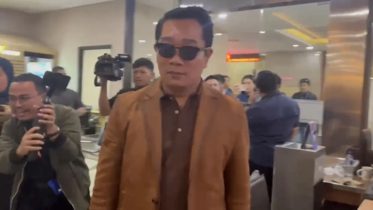 Ridwan Kamil Jalani Tes DNA Terkait Pengakuan Lisa Mariana, Tampil Rapi dengan Jas Cokelat dan Kacamata Hitam
