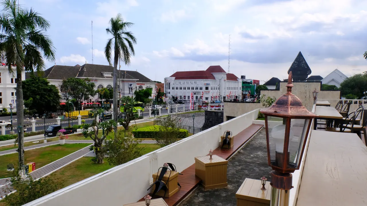 Rooftop Vredeburg, Spot Senja Andalan dengan View Ikonik Titik Nol Yogyakarta