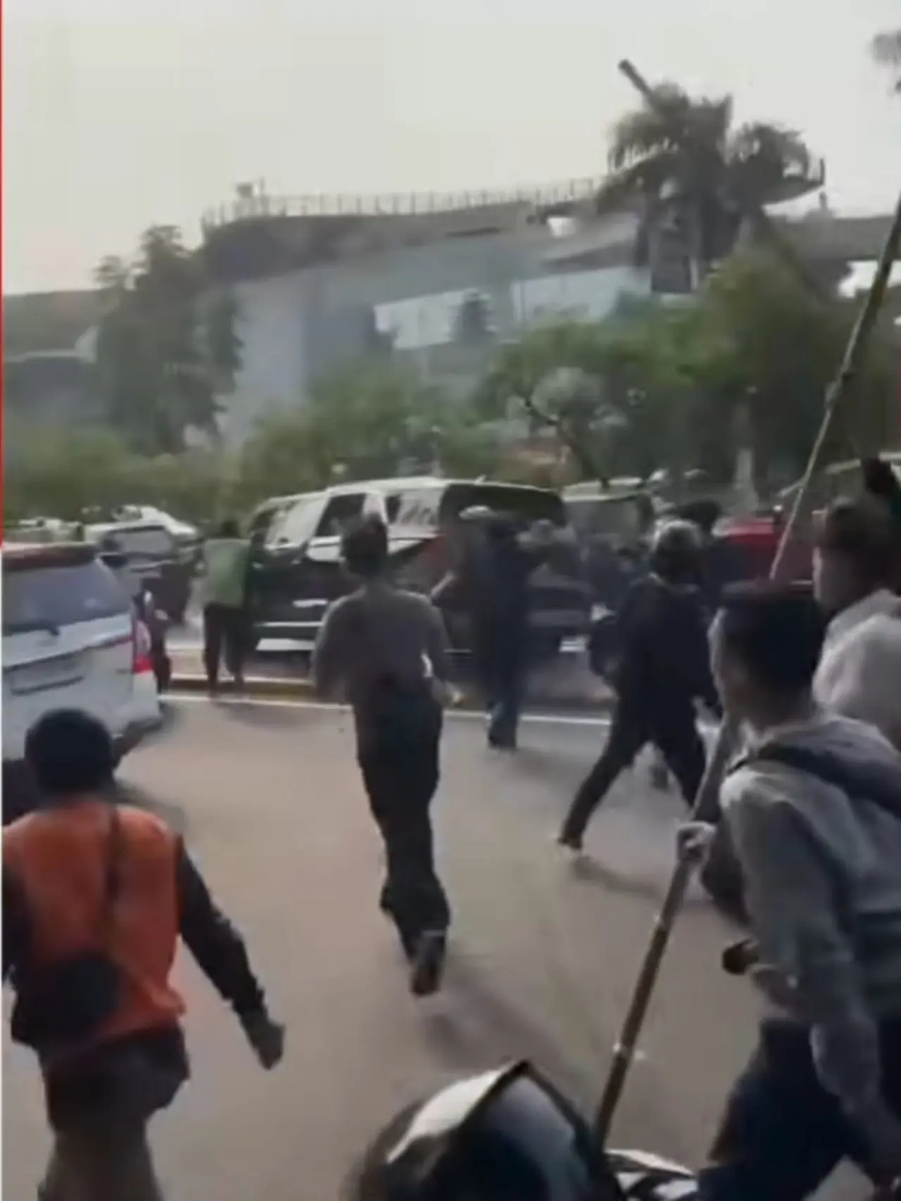 Setjen DPR Imbau Anggota Dewan Gunakan Mobil Berpelat Sipil Usai Demo Ricuh