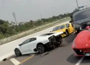 Supercar Alami Kecelakaan Tunggal di Tol Kunciran, Diduga Melaju dengan Kecepatan Tinggi