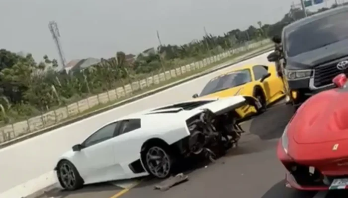 Supercar Alami Kecelakaan Tunggal di Tol Kunciran, Diduga Melaju dengan Kecepatan Tinggi