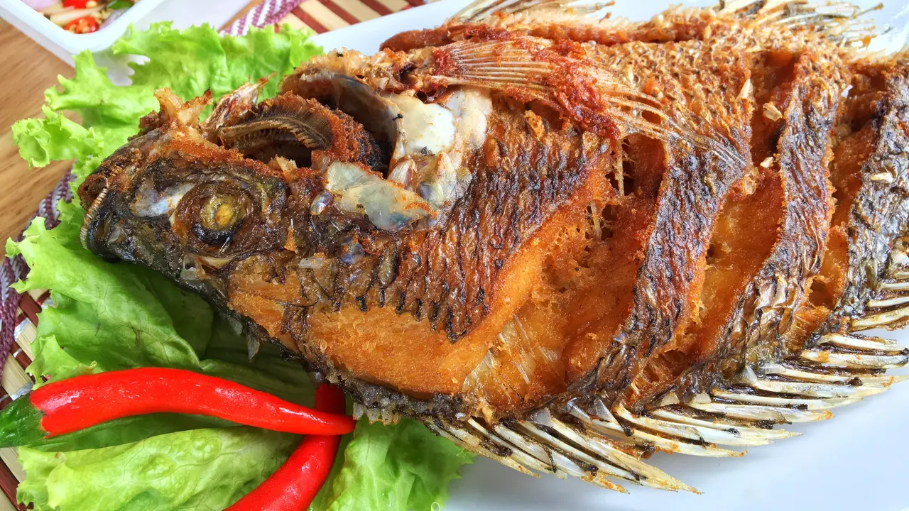 Trik Menggoreng Ikan: Kulit Tetap Kering, Daging Lembut, Rasa Setara Restoran