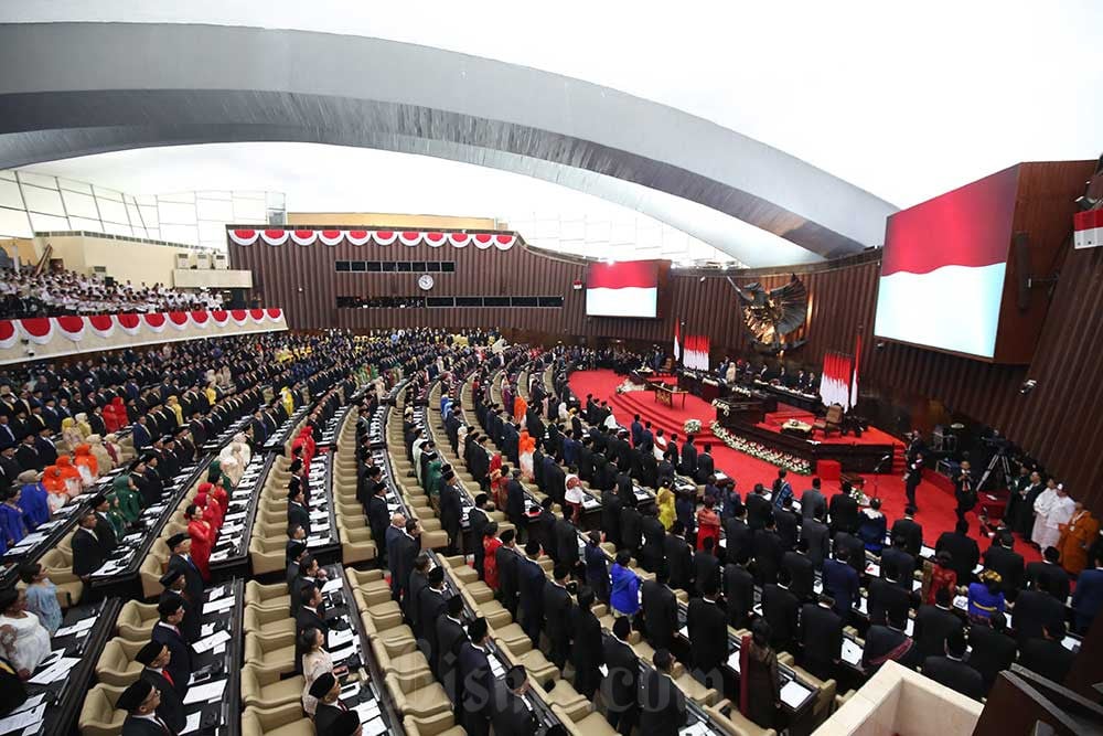 Pimpinan DPR sementara yang terdiri dari anggota DPR termuda dan tertua.