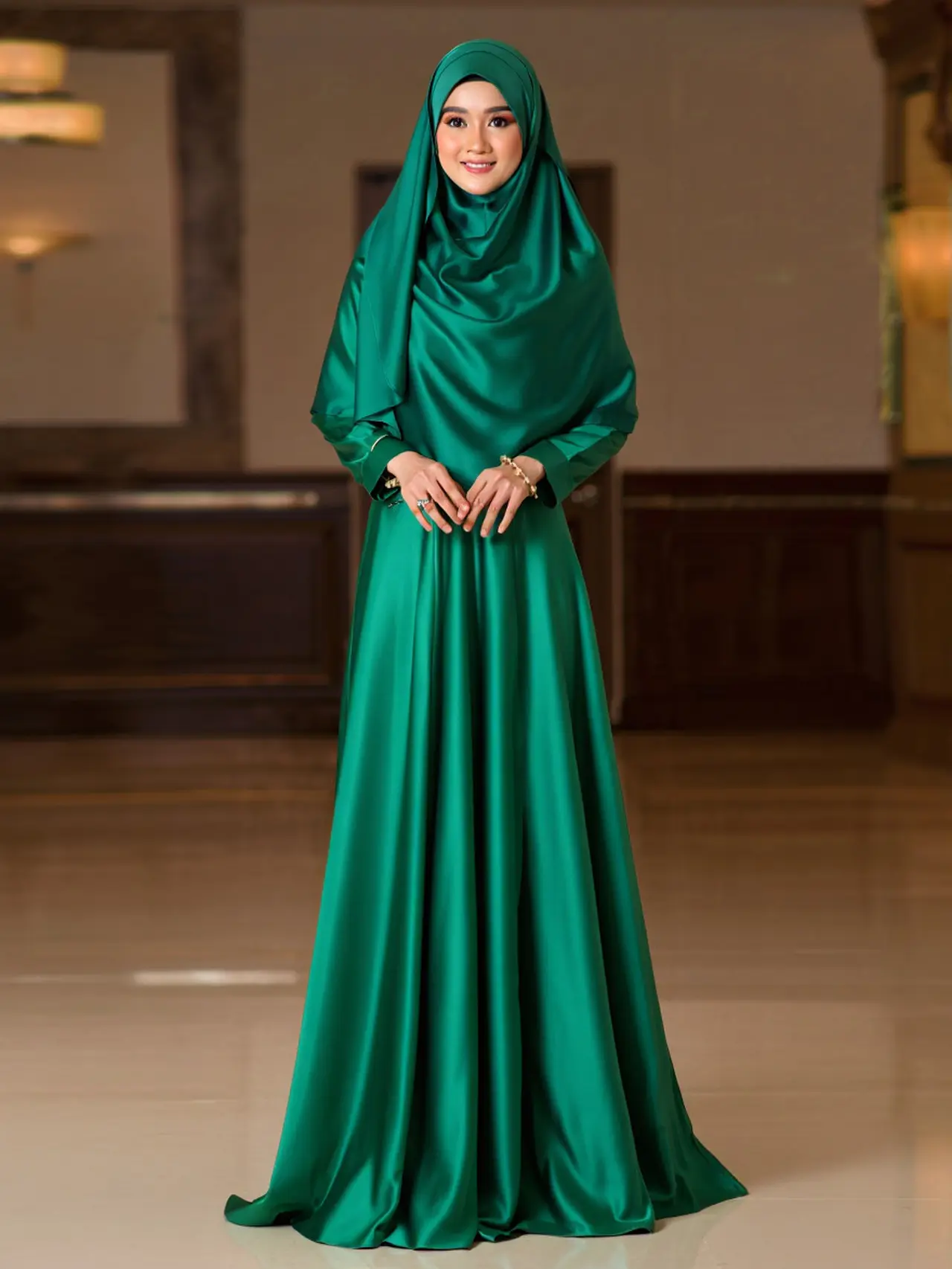 Gamis Satin Polos dengan Potongan A-line (AI)