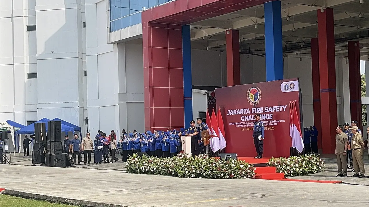 Gubernur Jakarta Pramono Anung resmi membuka kegiatan Jakarta Fire Safety Challenge.