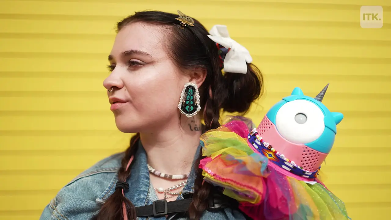 Skobot, robot yang diciptakan Danielle Boyer untuk membantu belajar bahasa lokal di Amerika Serikat yang hampir punah, Anishinaabemowin, untuk dihidupkan kembali.