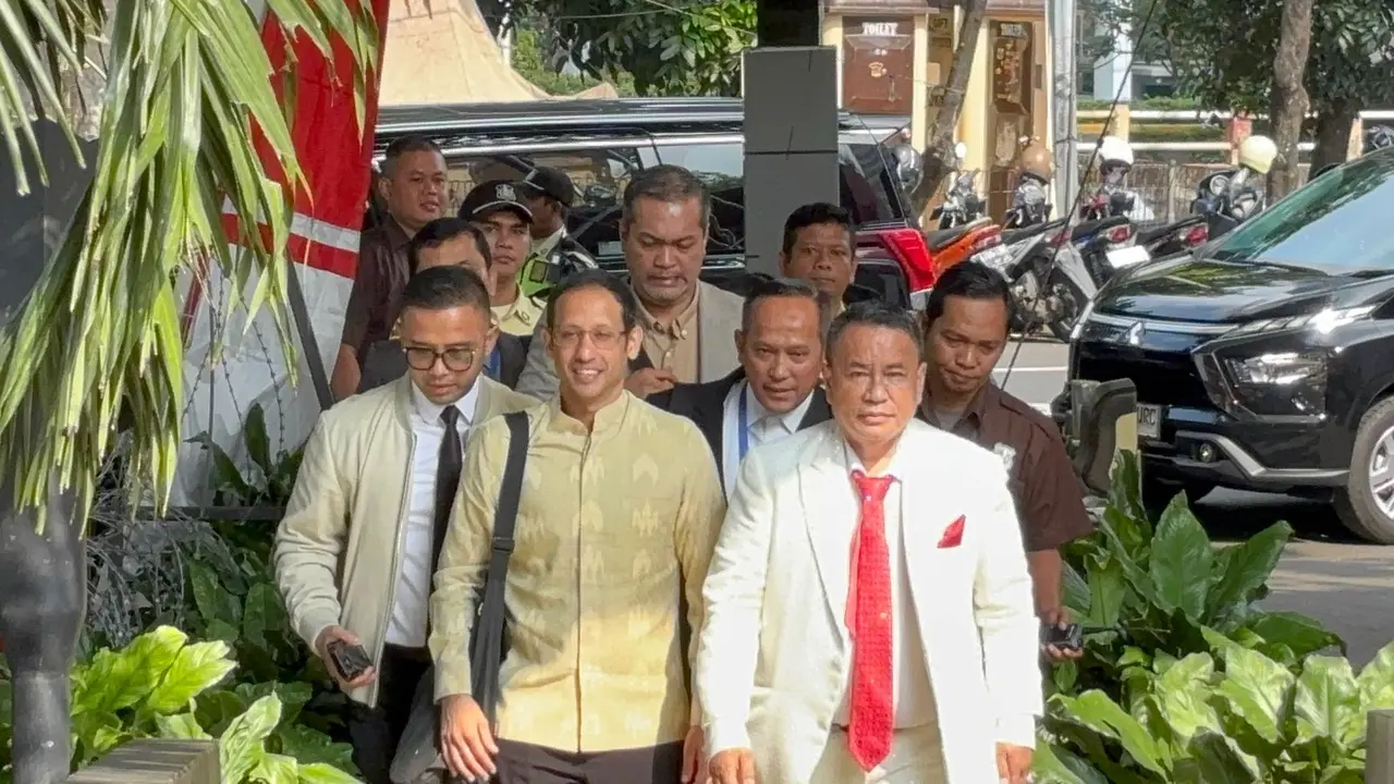 Nadiem Makarim didampingi Ali Nurdin penuhi panggilan KPK.