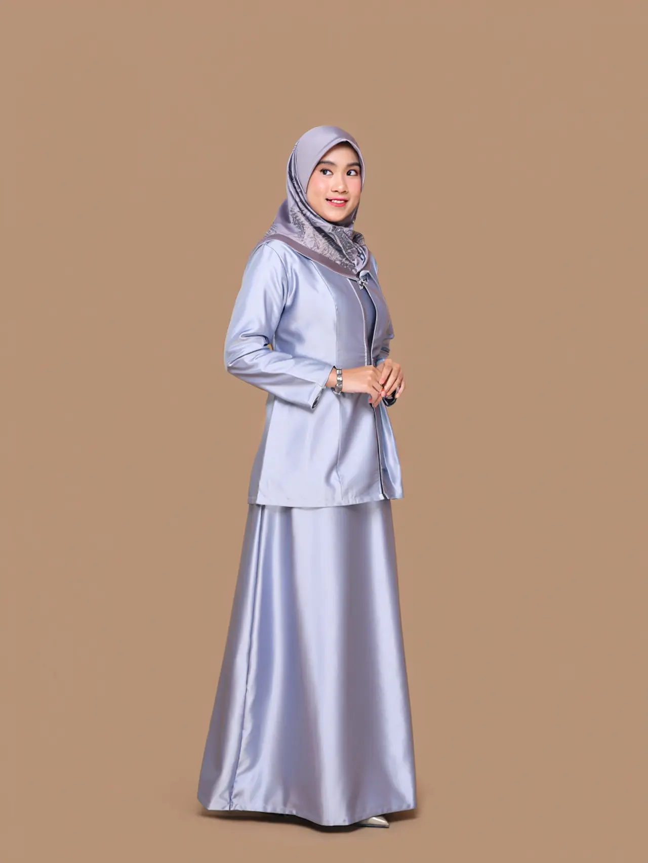 Gamis Satin Polos dengan Potongan A-line (AI)