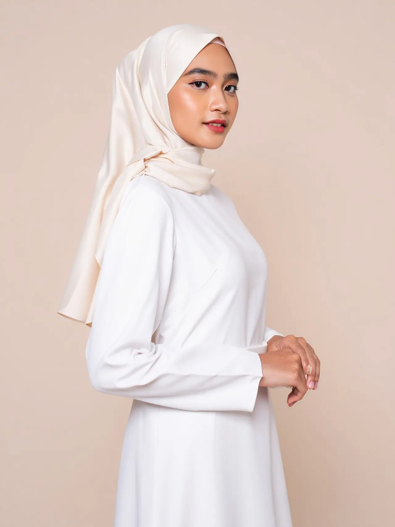 Gamis Satin Polos dengan Potongan A-line (AI)