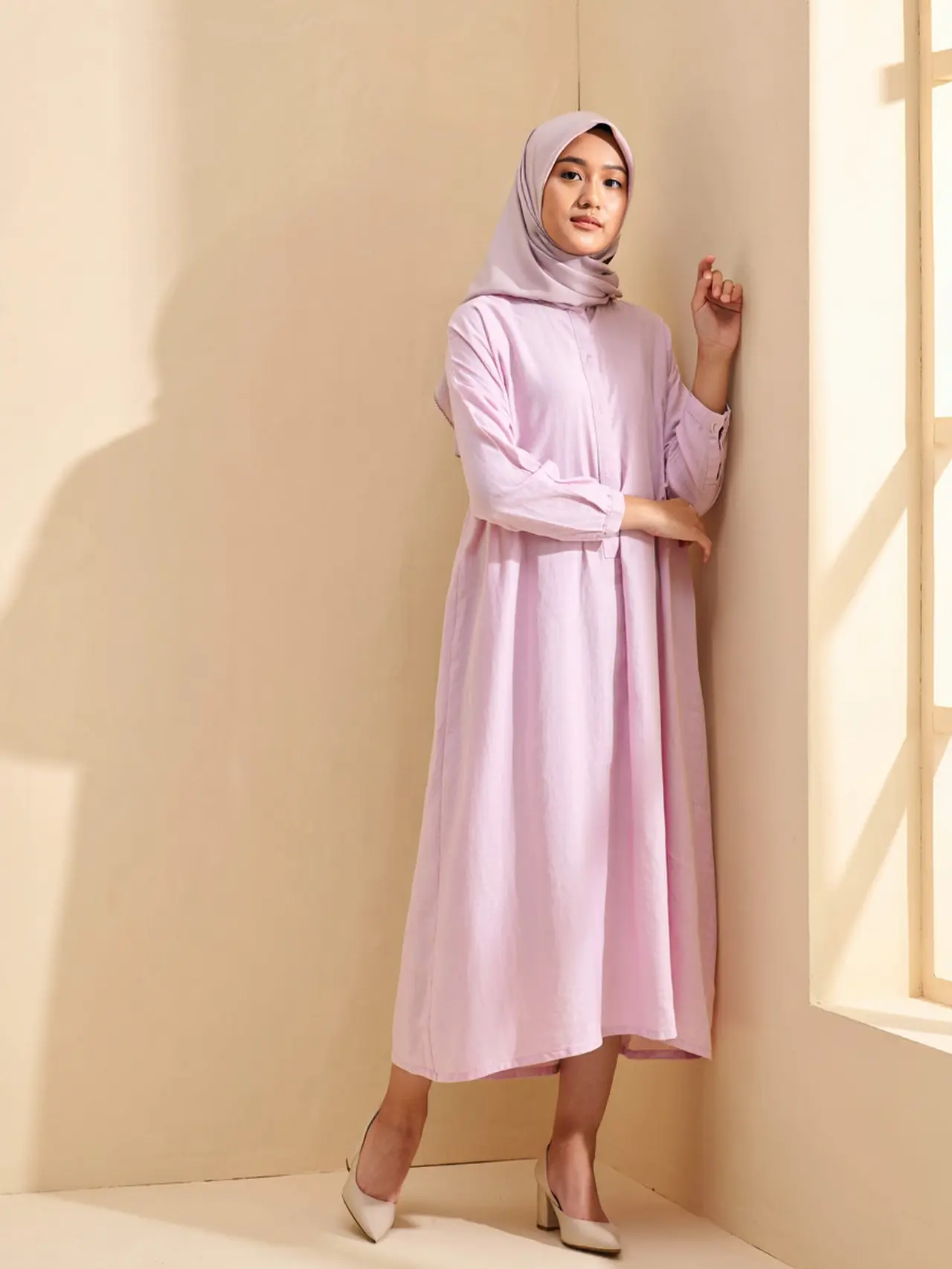 Midi Dress Muslim Kombinasi Linen Nyaman untuk Sehari-hari (AI)