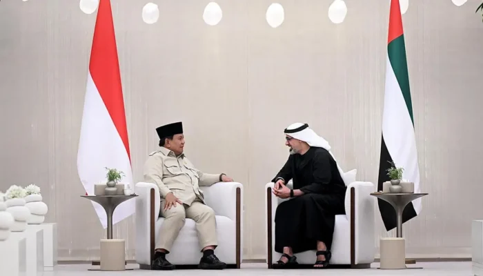 Usai Lawatan ke Qatar, Presiden Prabowo Disambut Presiden UEA di Abu Dhabi