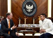 Seskab Teddy Terima Dubes Belanda, Bahas Agenda Kedatangan Ratu Máxima ke Indonesia