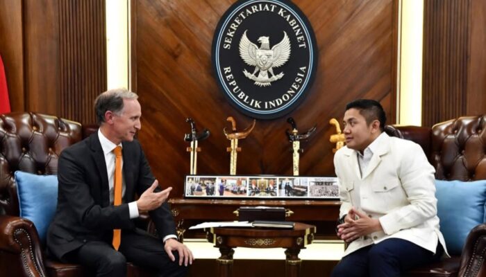 Seskab Teddy Terima Dubes Belanda, Bahas Agenda Kedatangan Ratu Máxima ke Indonesia